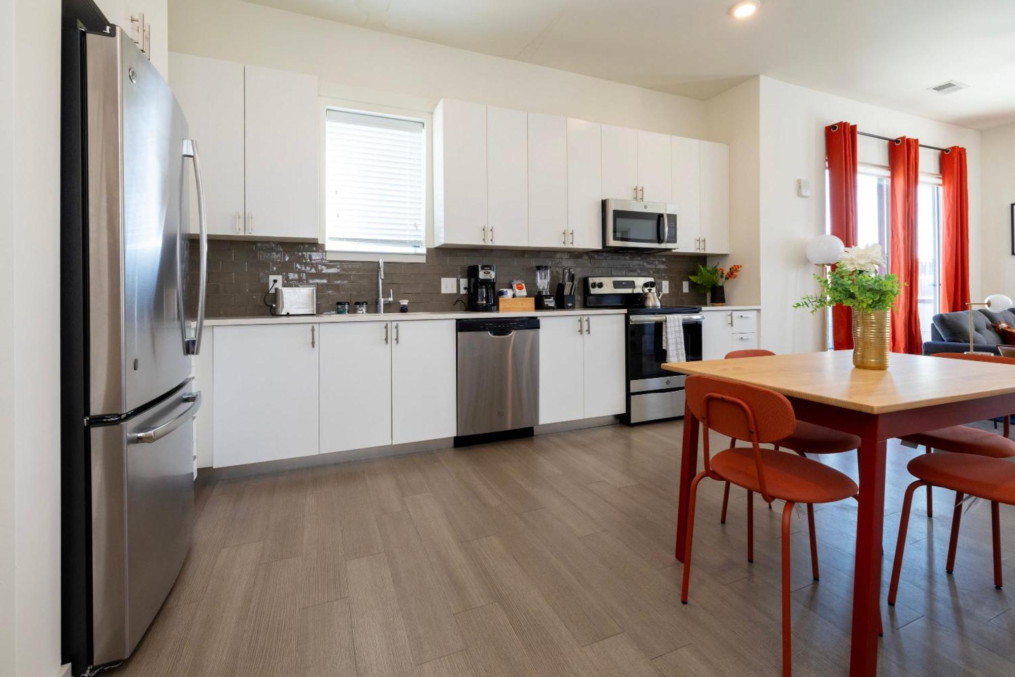 Modern Nulu 2br By Cozysuites 04 Apartment Louisville