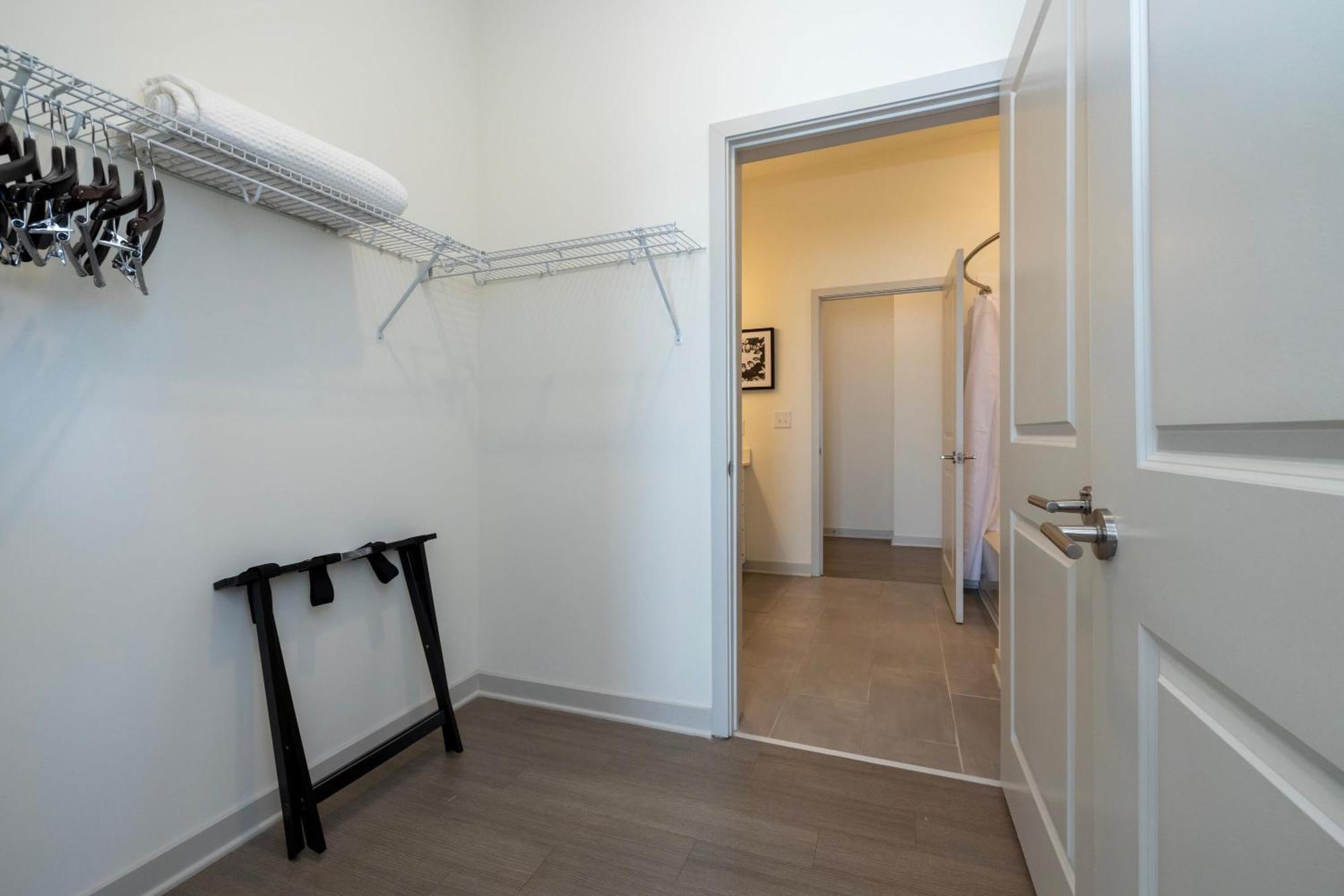 Apartment Modern Nulu 2br By Cozysuites 04 Louisville