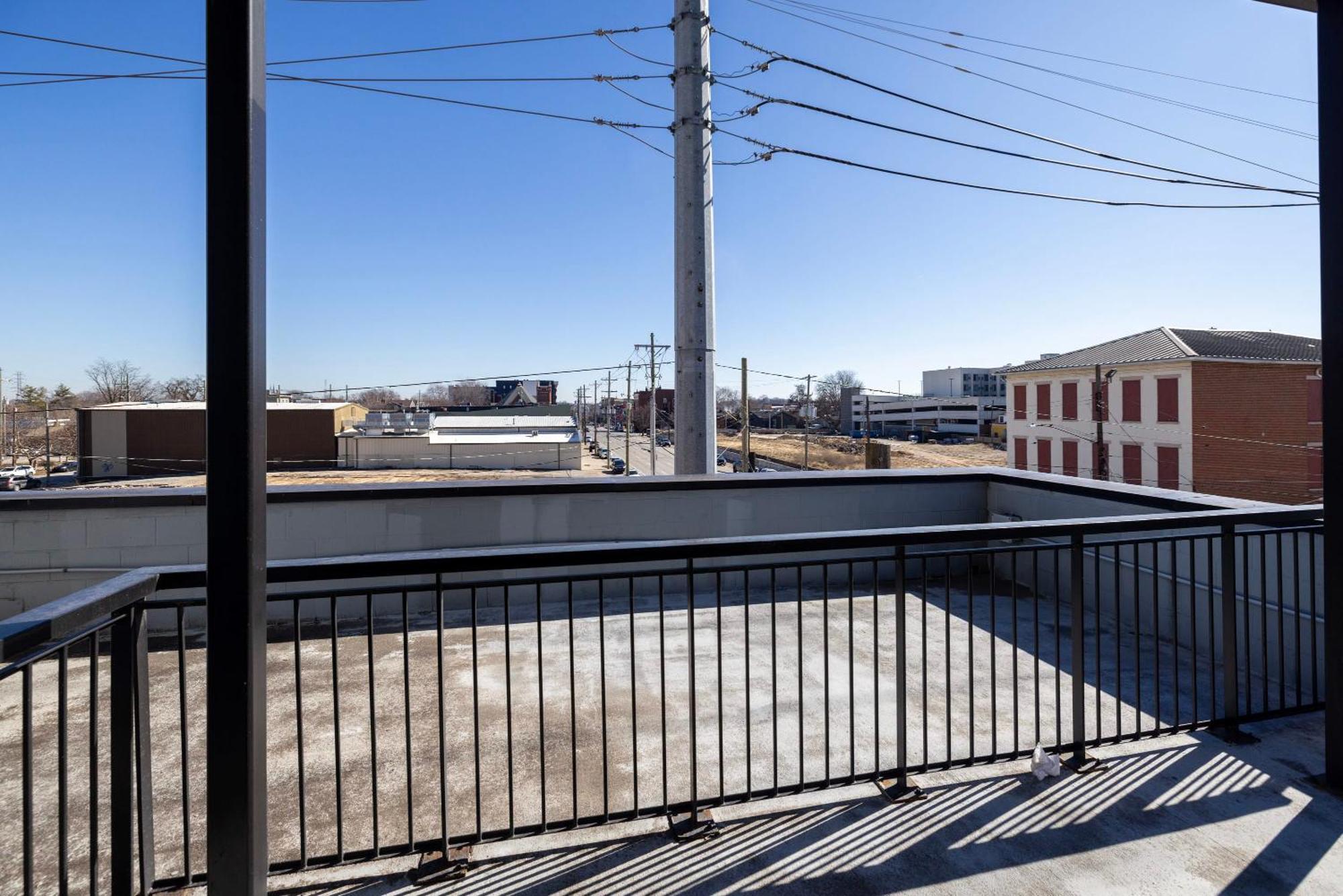 Apartment Modern Nulu 2br By Cozysuites 04