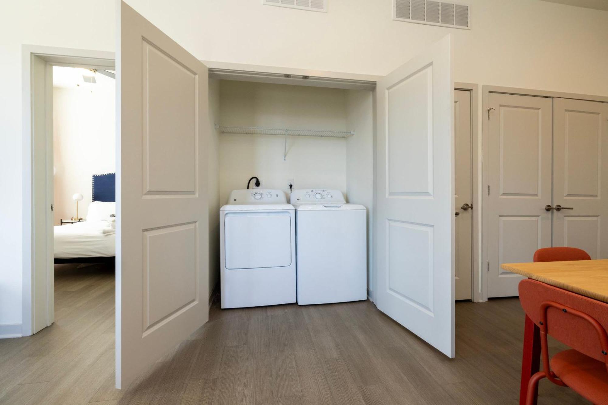 Modern Nulu 2br By Cozysuites 04