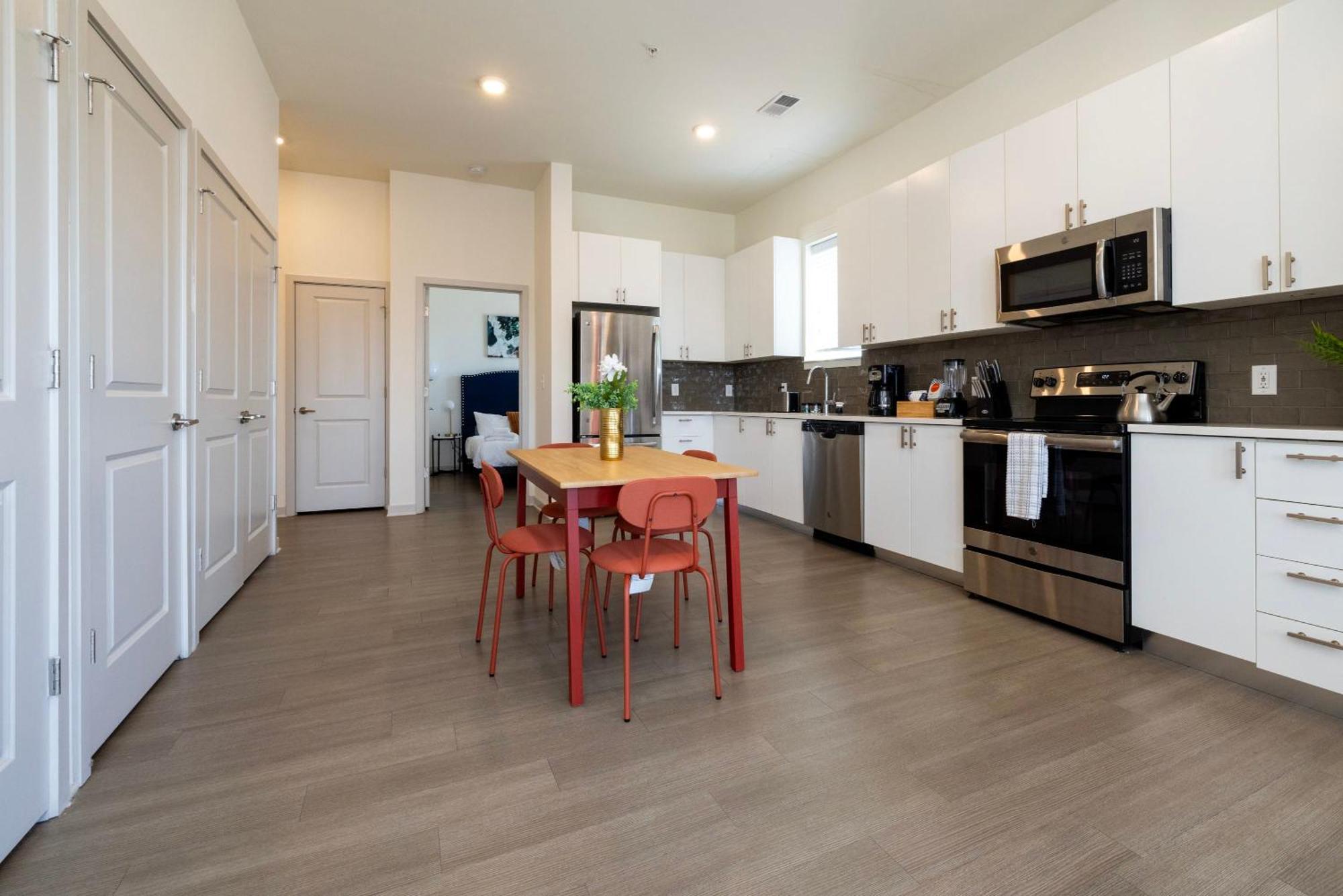 Apartment Modern Nulu 2br By Cozysuites 04 Louisville